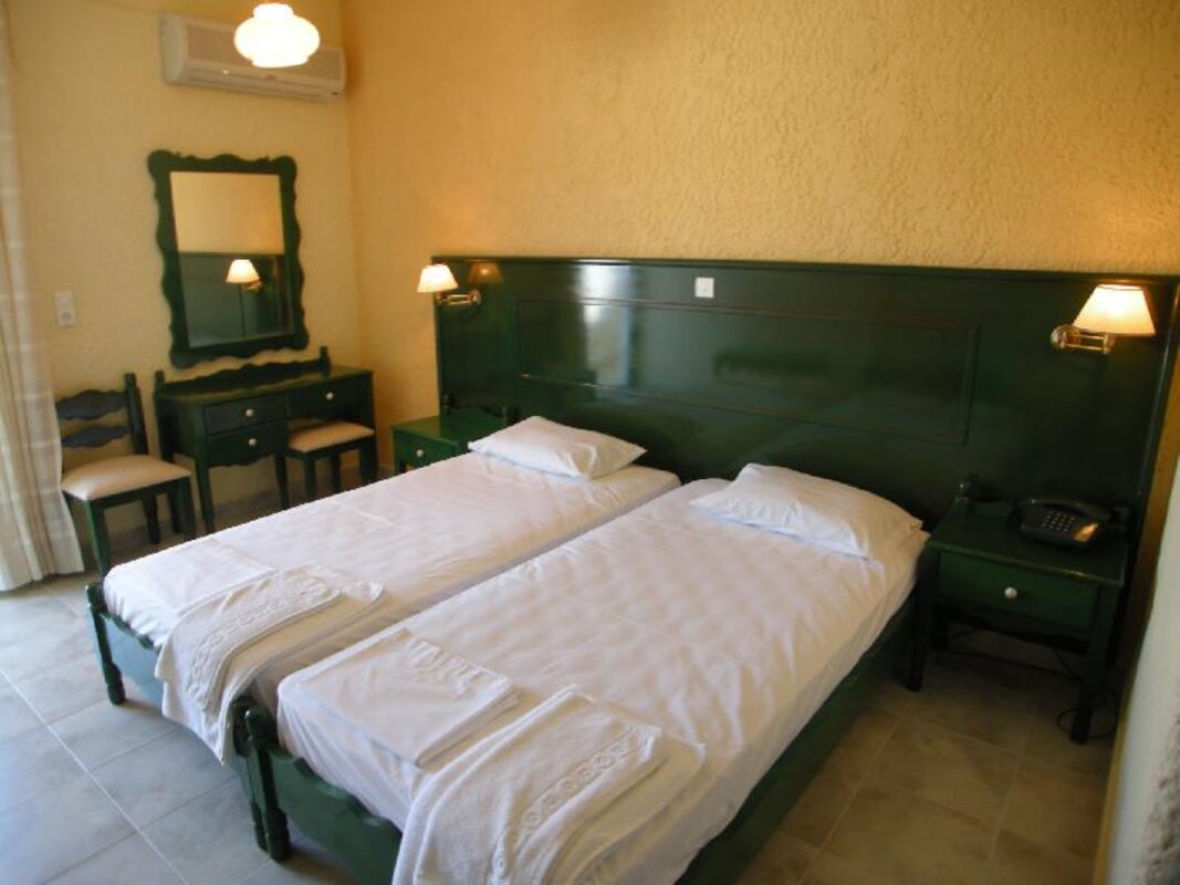 Grčija - karpatos - piagadia