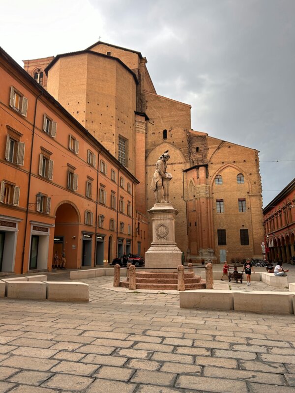 Najdaljša noč v Bologni