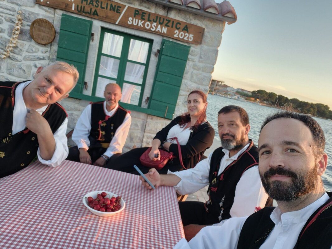 Zaključek poletja s Poskočnimi Muzikanti in klapo Mirakul
