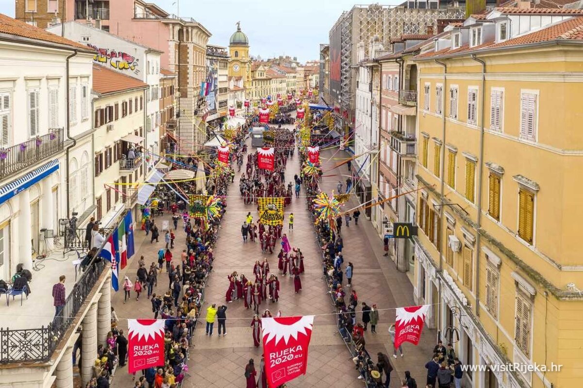 PUSTNI KARNEVAL NA REKI